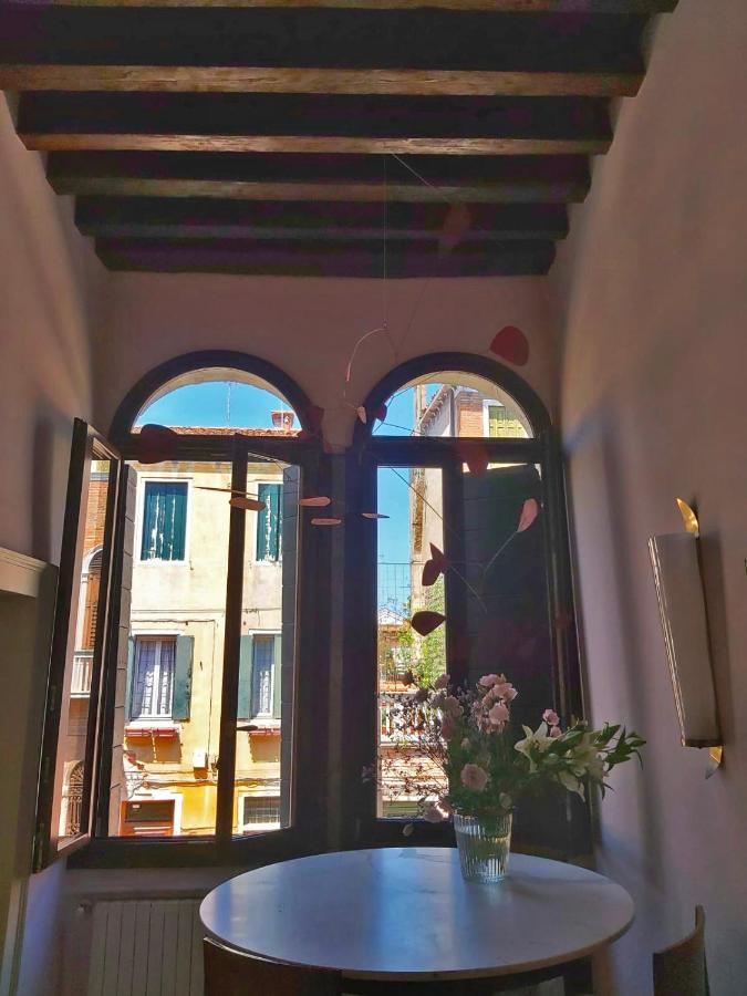 Gorgeous Venetian With Canal View Wenecja